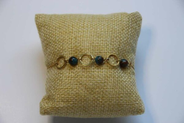 bracelet poser sur coussin avec perle de jaspe impériale et cercle