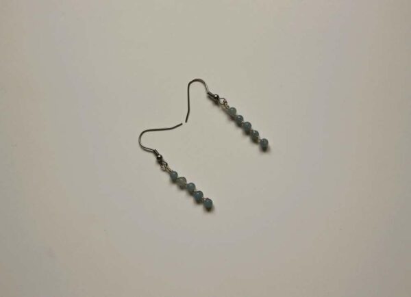 boucles d'oreilles avec des angélites bleu et du fil