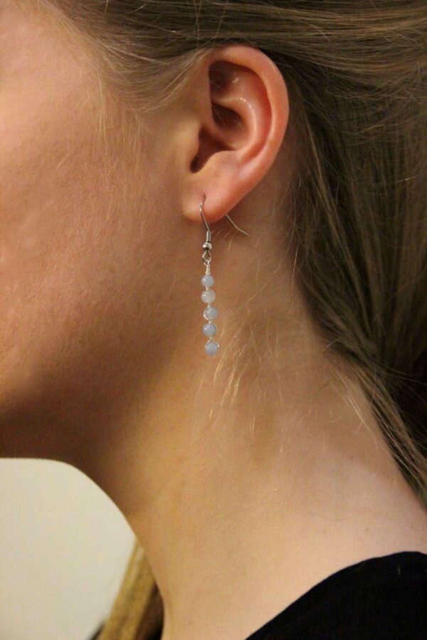 BOUCLES D'OREILLES LINEAIRE EN PERLE BLEU CIEL