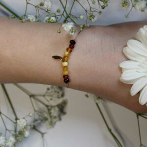 bracelet doré avec pierre d'ambre parfait pour la douleur