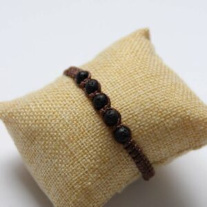 bracelet marron avec perle de lave