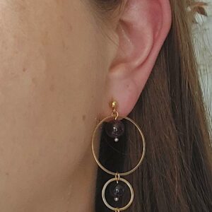 trois anneaux en boucles d'oreilles avec grenat