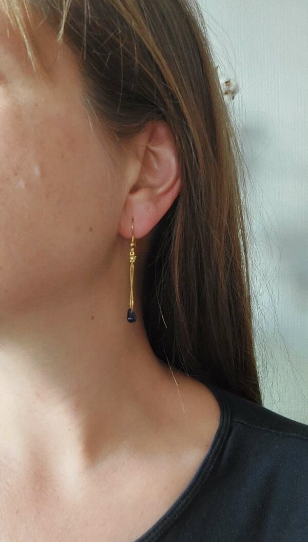 boucles d'oreilles de profil