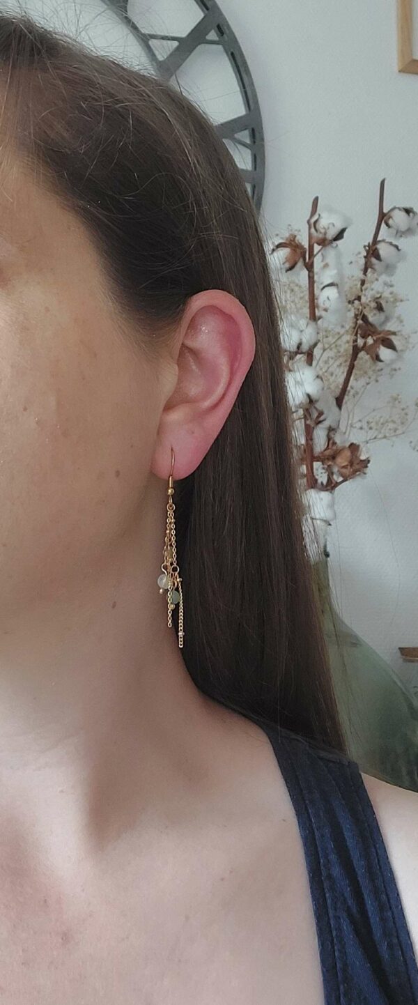 boucles d'oreilles pendantes avec plusieurs pierres