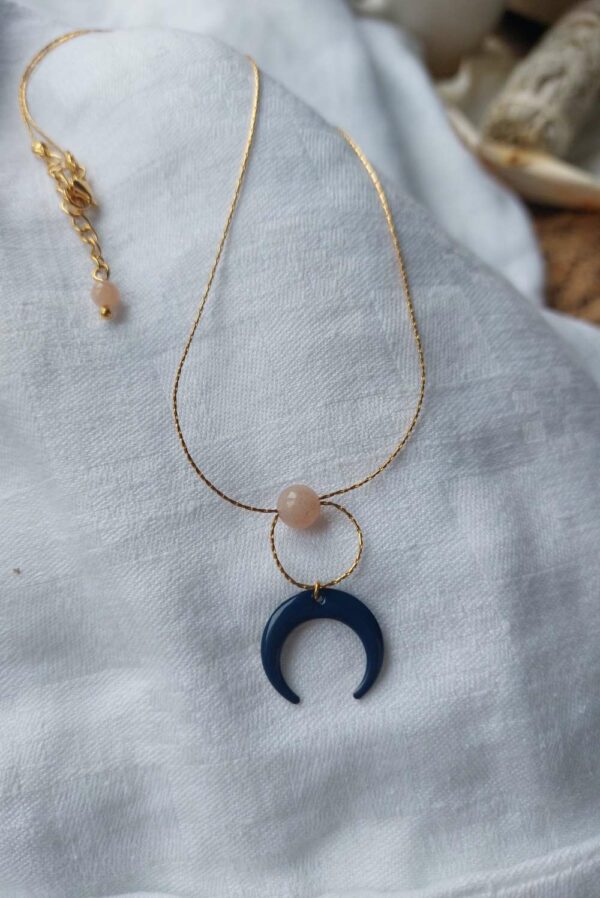 collier avec pierre de lune et demi lune