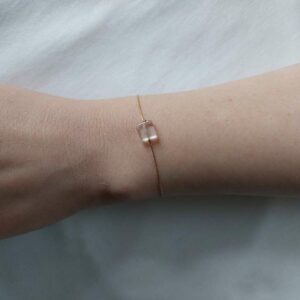 bracelet en acier inoxydable doré avec cristal de roche carré