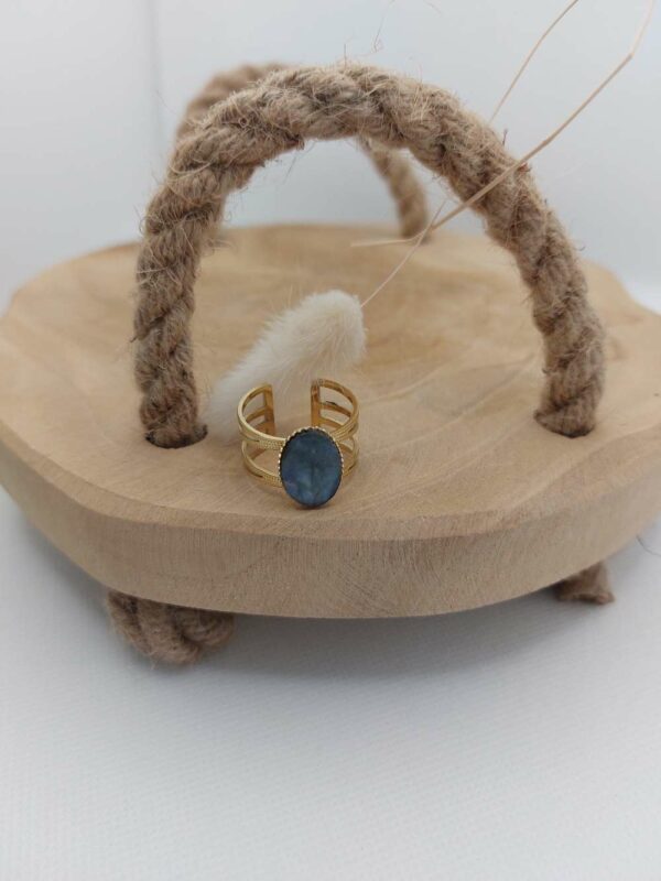 pierre labradorite ovale sur bague dore