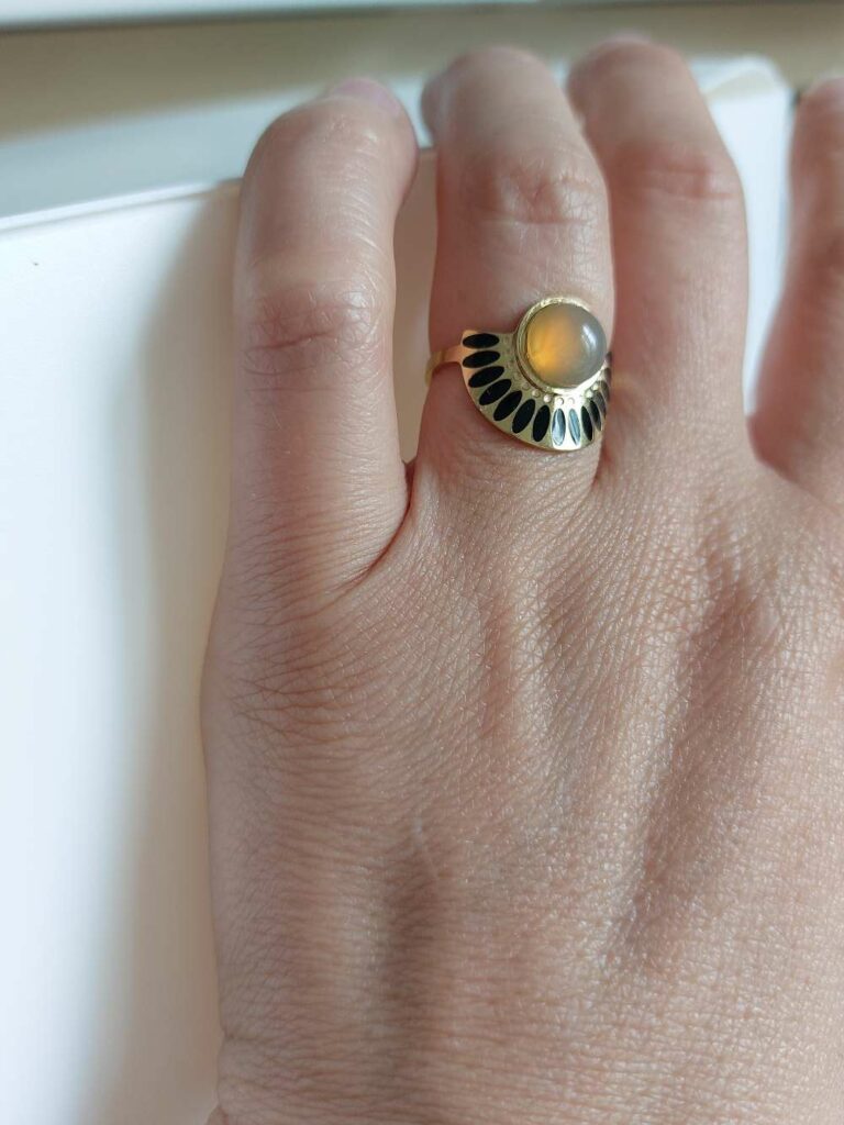 bague doré noir et grisé claire