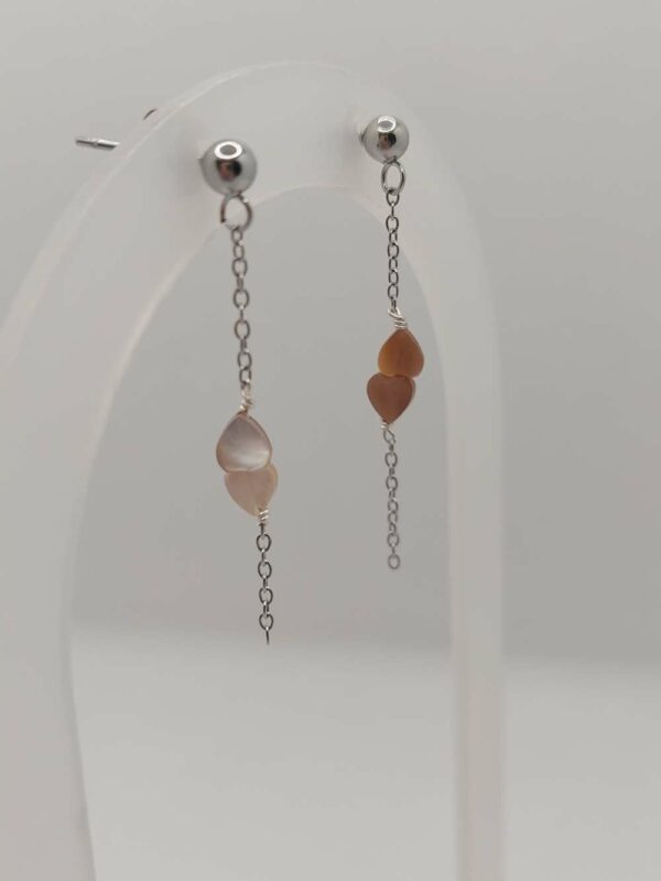 BOUCLES D'OREILLES AVEC 2 COEURS OPOSE AVEC DES NACRE ROSE