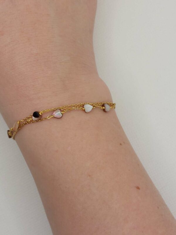 bracelet doré avec cœurs et nacre rosé