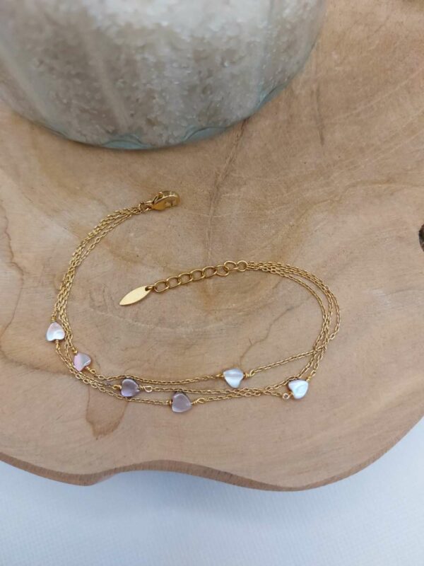 bracelet avec oeur en nacre rose