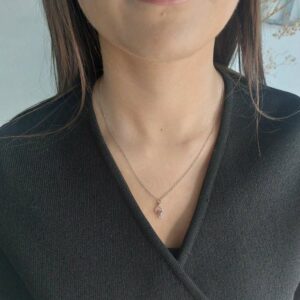 collier porté avec améthyste