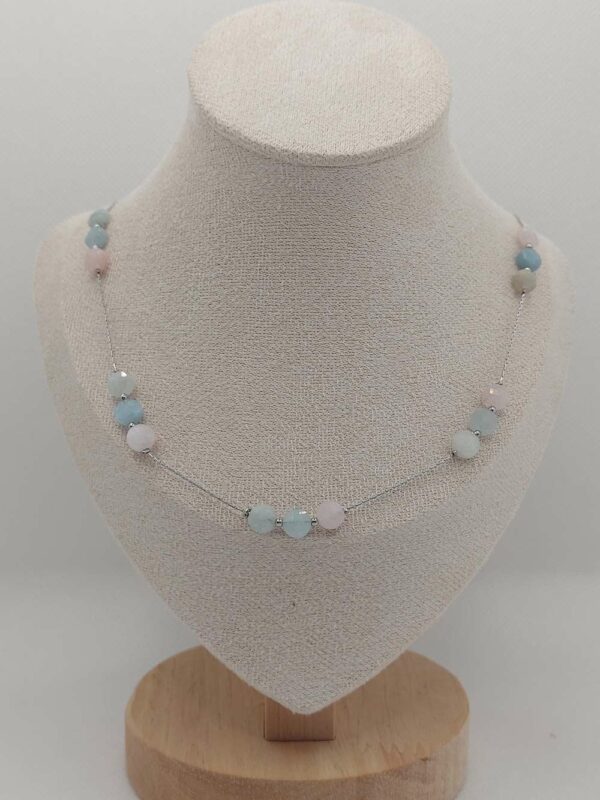 le collier est composé de perle de béryl