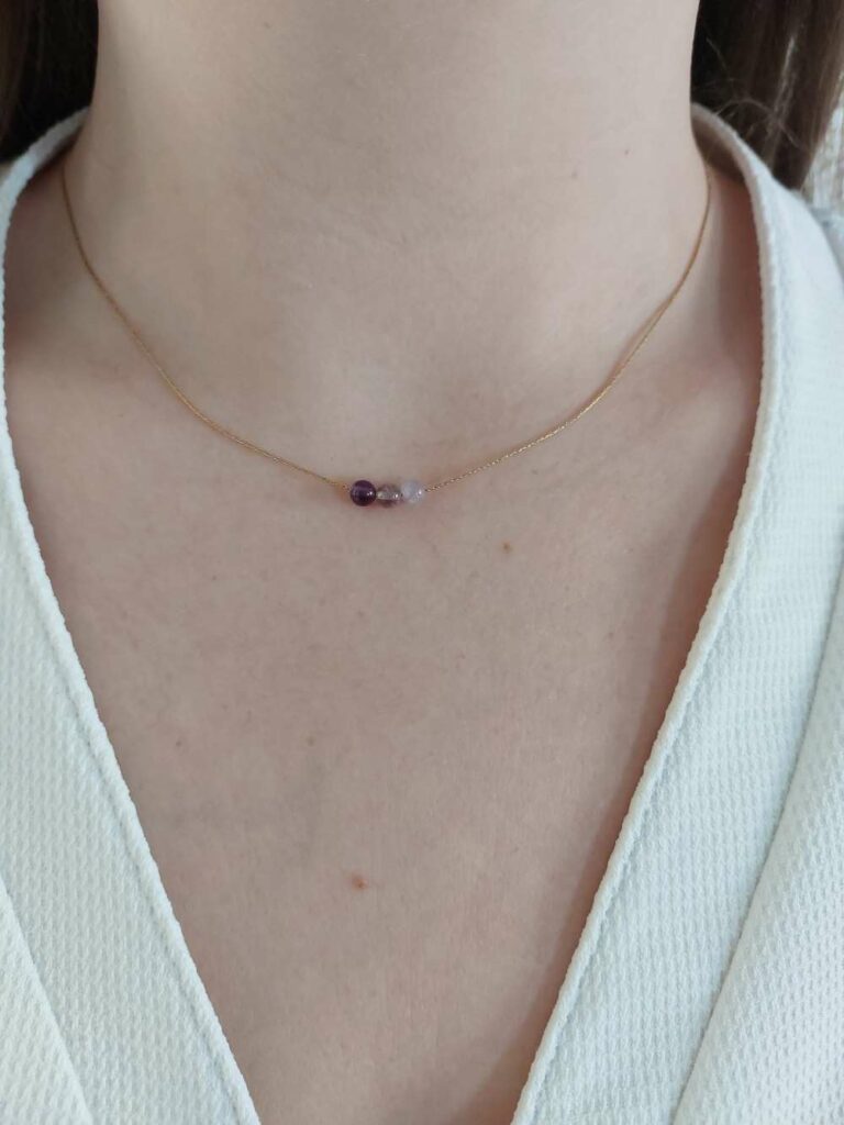 le collier est un ras de cou