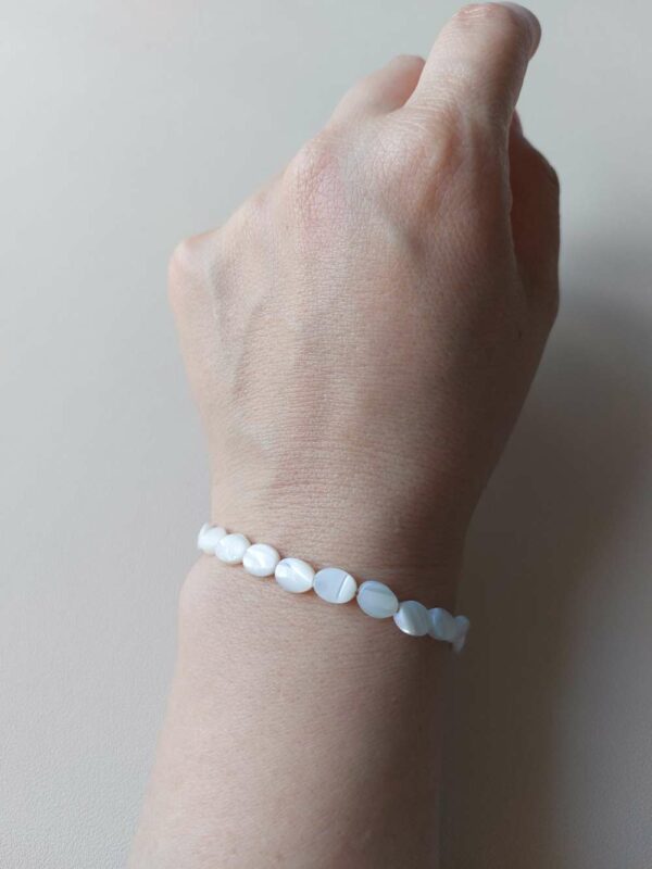 bracelet féminin avec nacre blanche