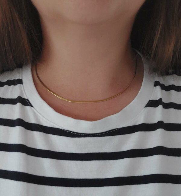 collier ras de cou en acier doré