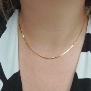 collier plat en ras de cou