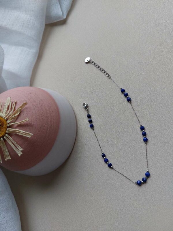 LES PERLES DE LAPIS LAZULI SONT BLEU
