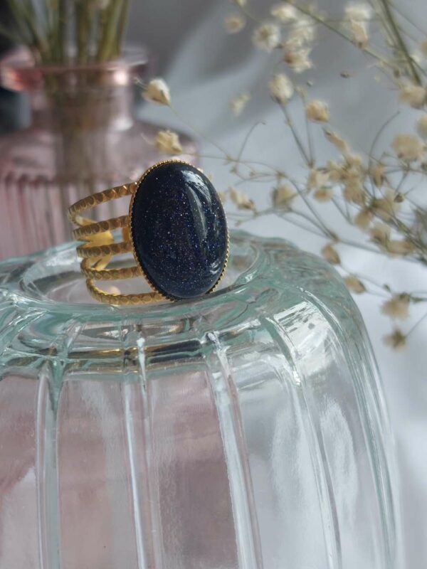 bague avec pierre bleu nuit