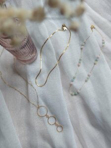 plusieurs colliers