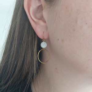 boucles d'oreilles crochet avec pierre de lune et cercle