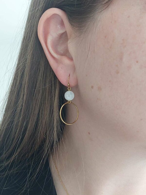 boucles d'oreilles crochet avec pierre de lune et cercle