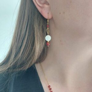 boucles d'oreilles porté en nacre et cornaline