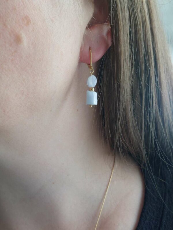 boucles d'oreilles avec pierre ronde et cyclindrique