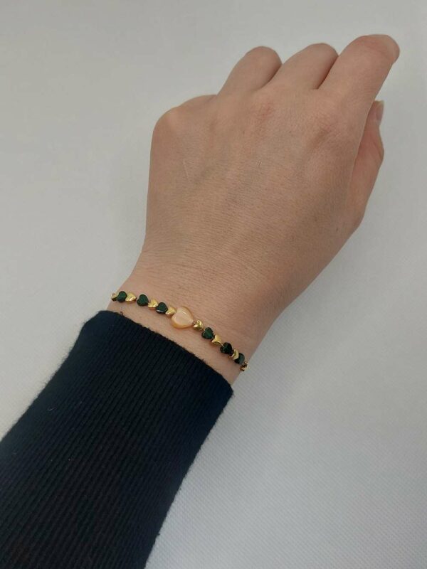 bracelet avec des cœurs