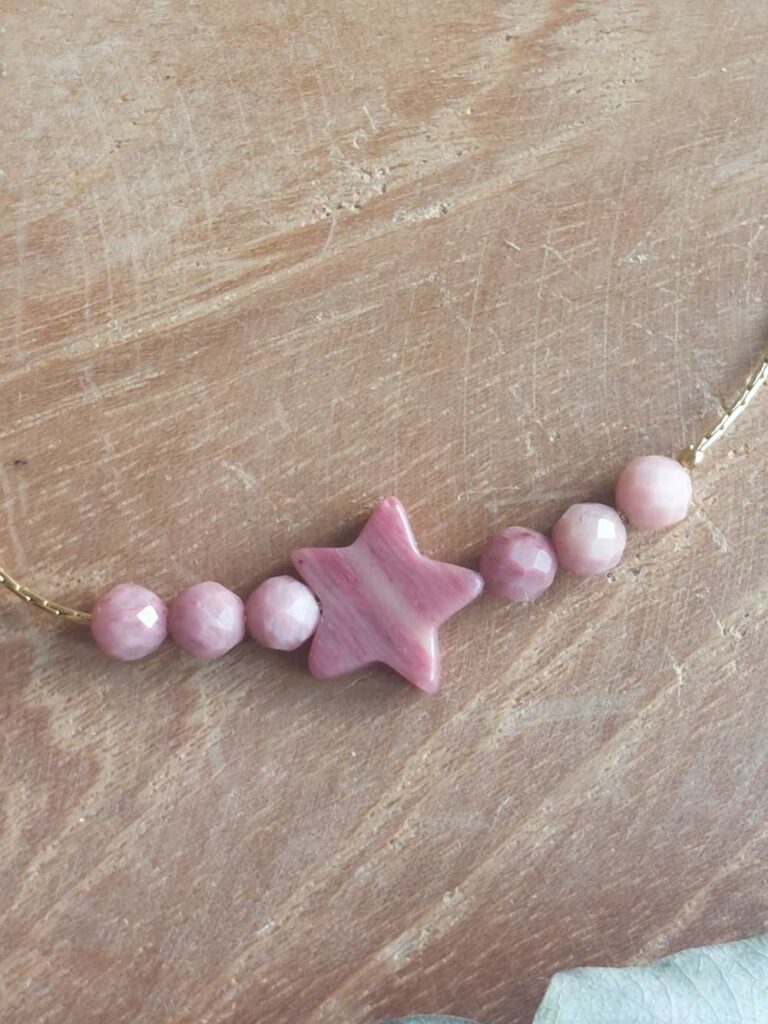 pierre en rhodonite ronde et etoile
