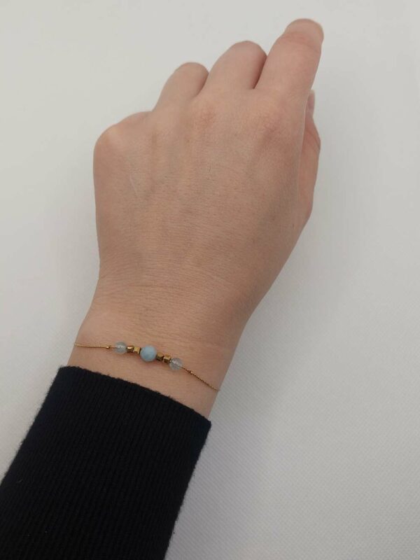 bracelet fin et minimaliste en aigue marine