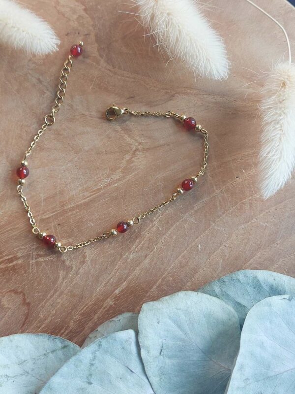 bracelet avec quelques perles de cornaline