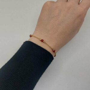 bracelet porté avec les pierre