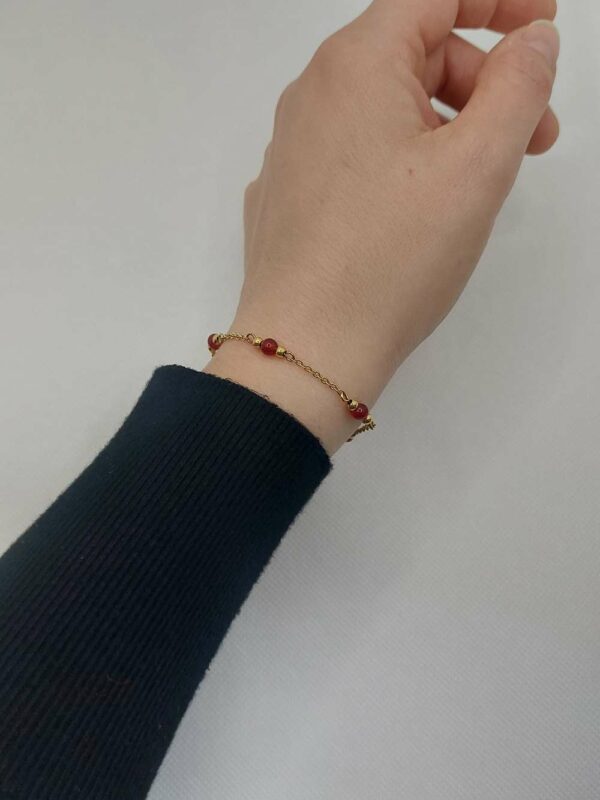 bracelet avec cornaline et perle doré