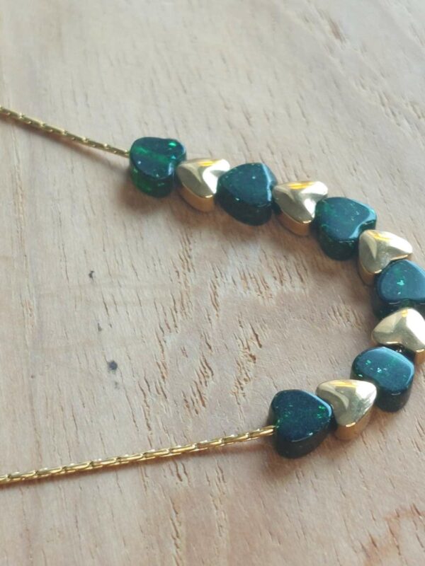 perles verte sont des perles de sable légèrement pailletté