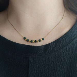 collier ras de cou avec petit cœur