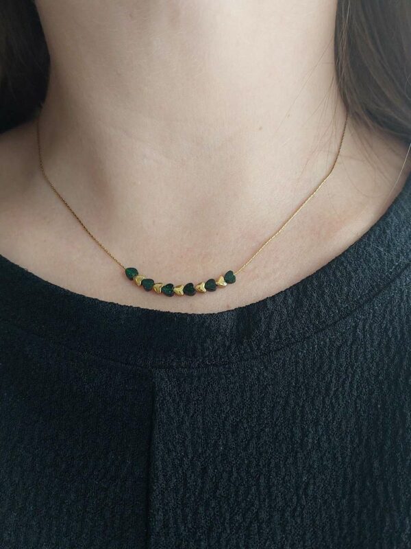 collier ras de cou avec petit cœur