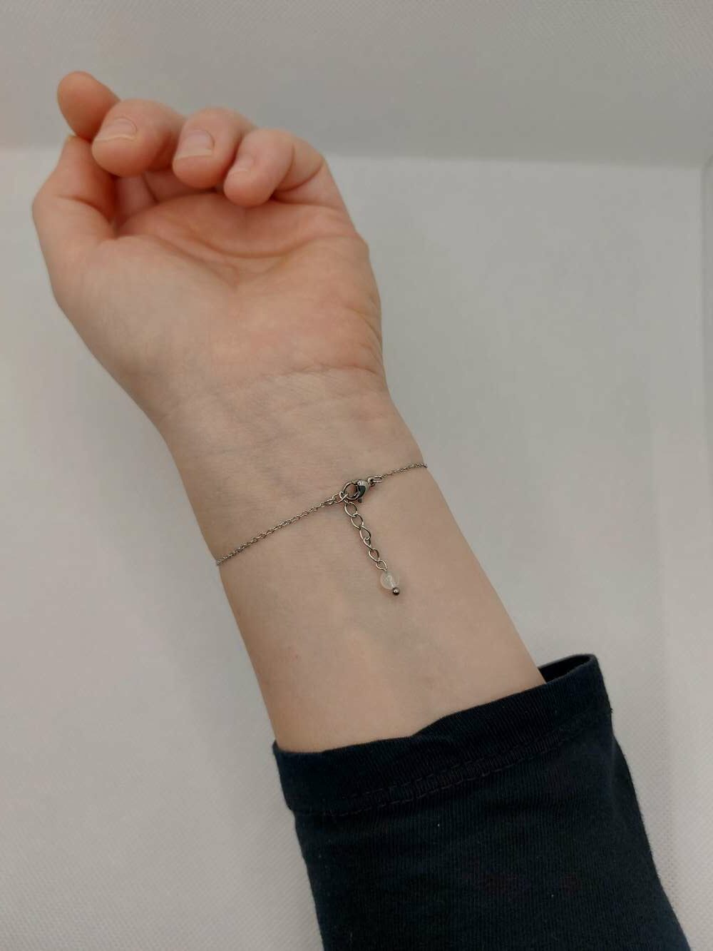 bracelet avec chaine d'ajustement et pierre de lune