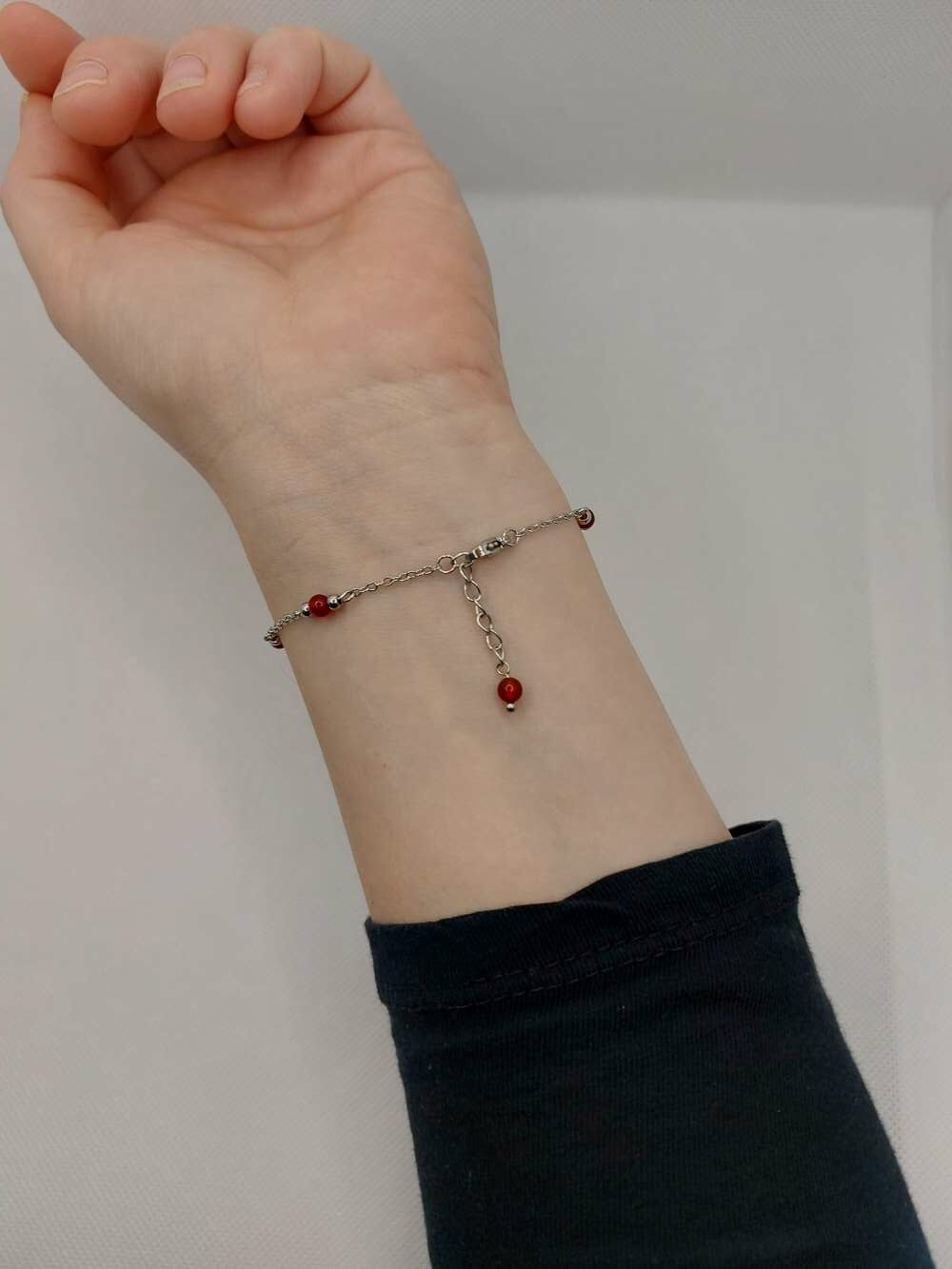 perle de cornaline à la fin de la rallonge