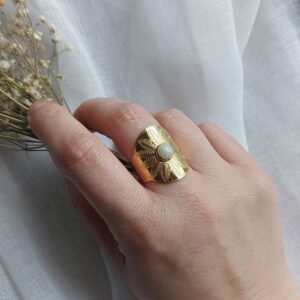 bague large en pierre de lune