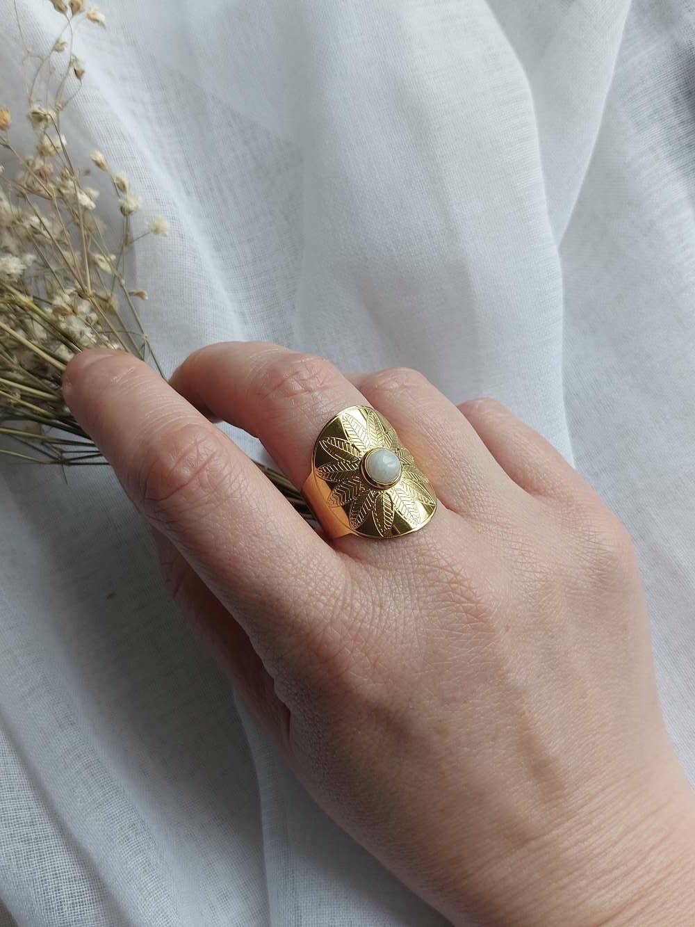 bague large en pierre de lune