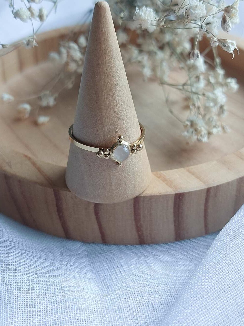 quartz rose naturelle sur bague