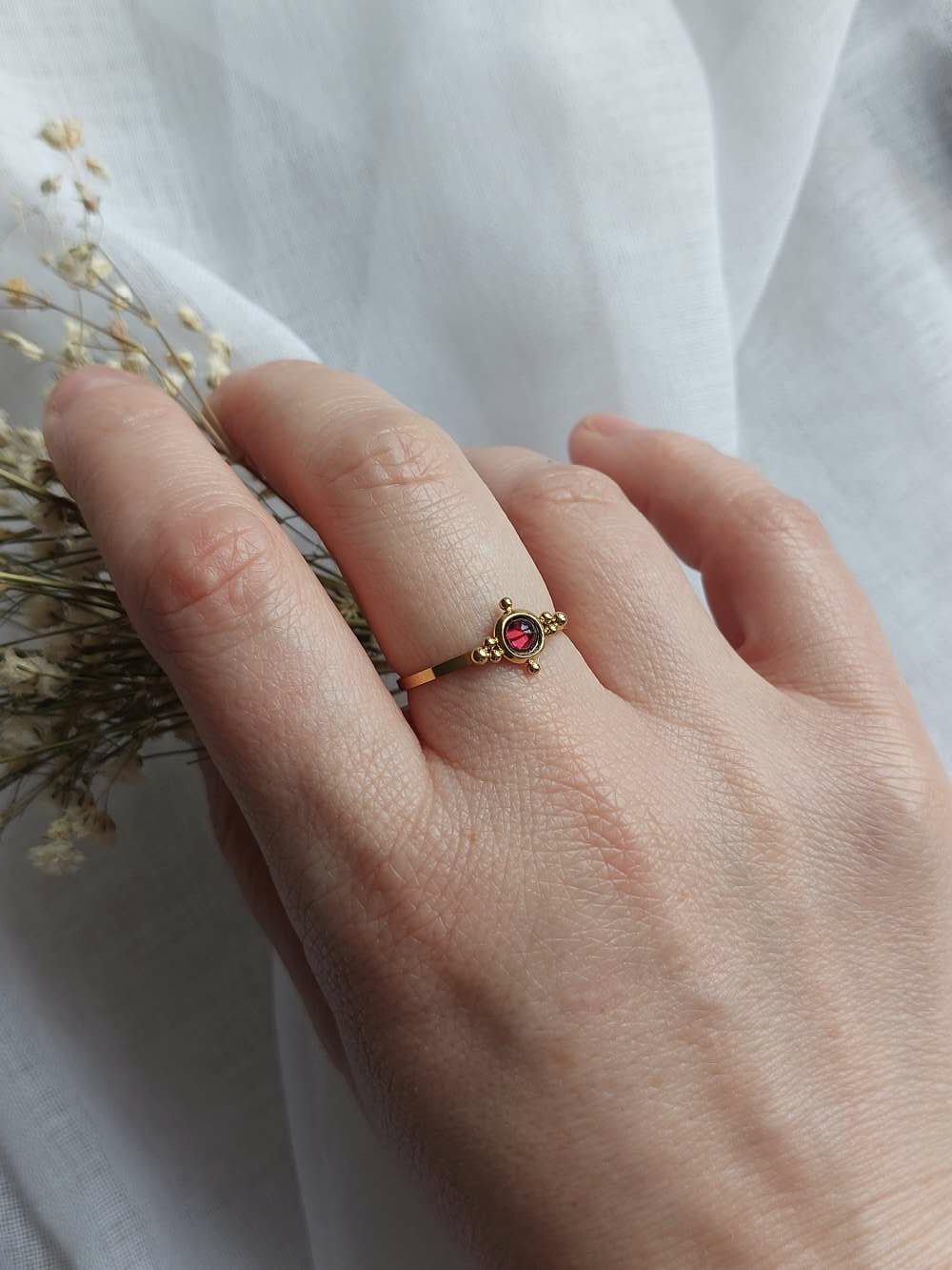 bague fine en pierre naturelle de grenat