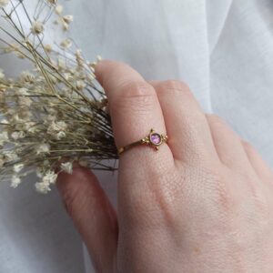 bague fine en améthyste naturelle