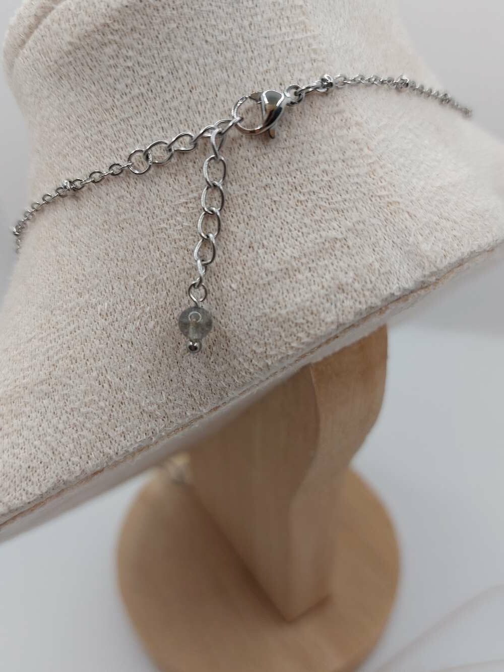 la chaine d'ajustement avec la labradorite