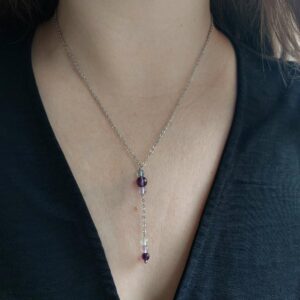 pierre naturelle de fluorite en violet