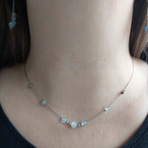 collier ras de cou en argenté et aigue marine