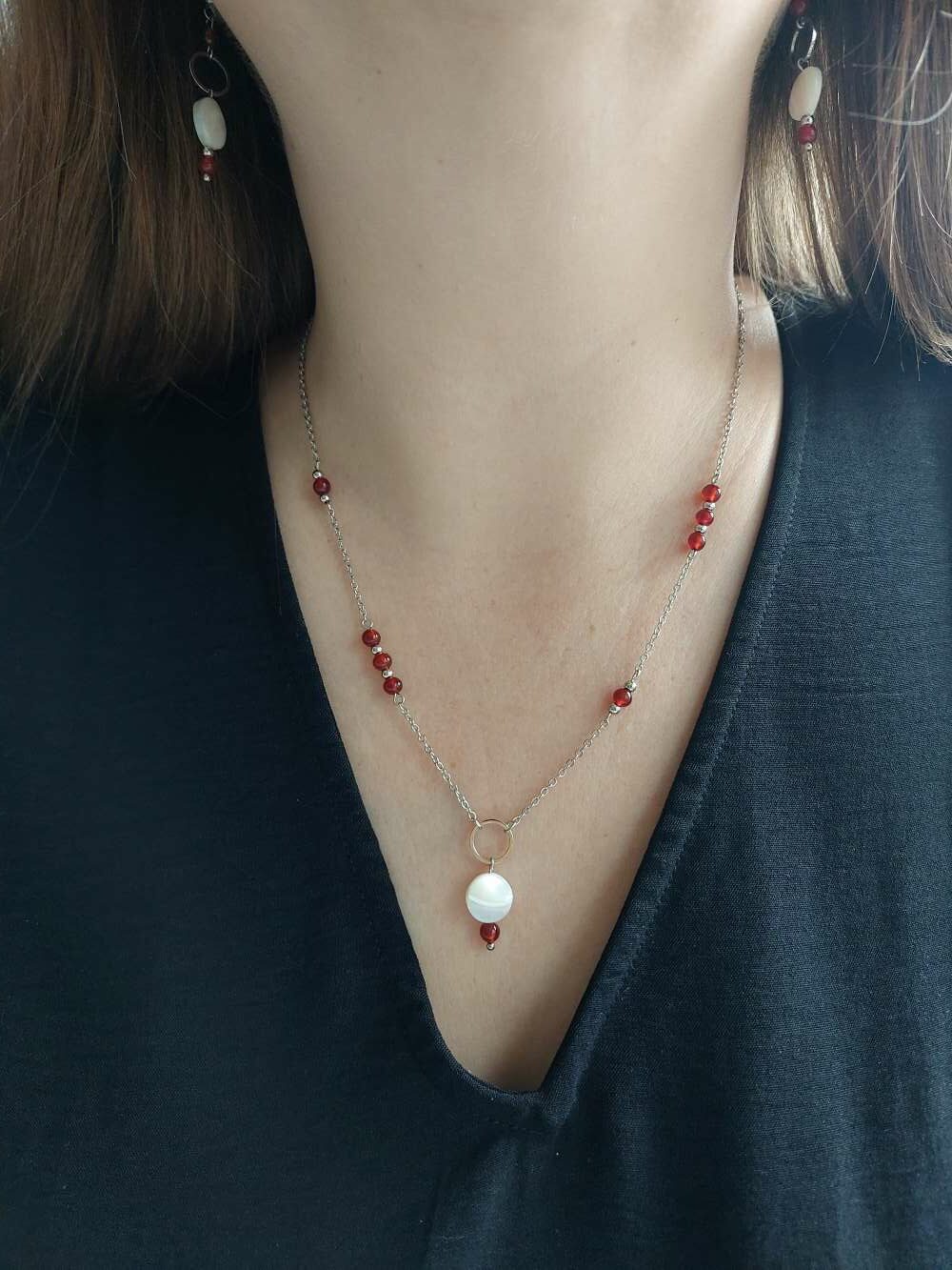 collier long en cornaline et nacre