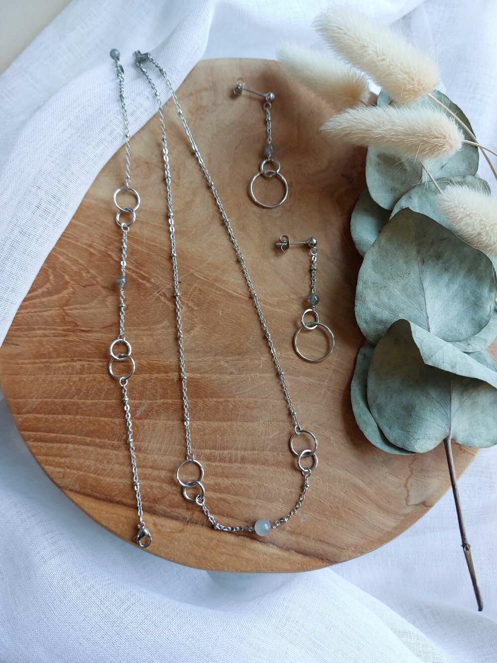 collier, bracelet et boucles d'oreilles en acier inoxydable argenté et labradorite