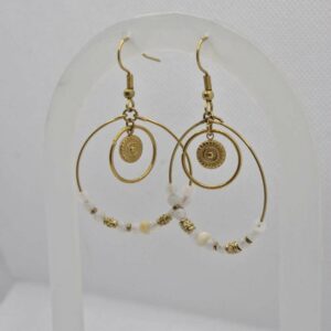 Boucles d'oreilles avec pierre de lune blanche et une opale jaune